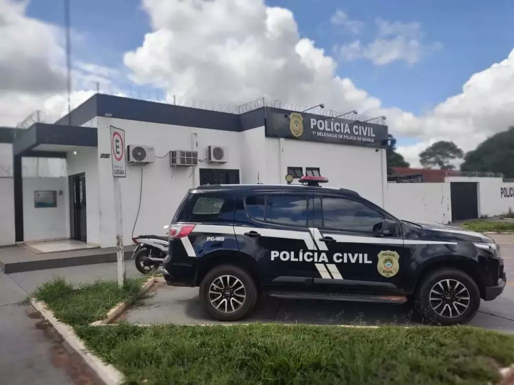 Fachada da 1ª Delegacia de Polícia Civil de Naviraí, onde caso foi registrado. (Foto: Arquivo/Sejusp)