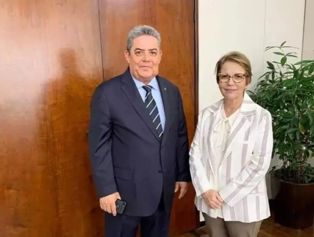 Marco Santullo ao lado da senadora Tereza Cristina em agenda em Brasília (Foto: Divulgação) 