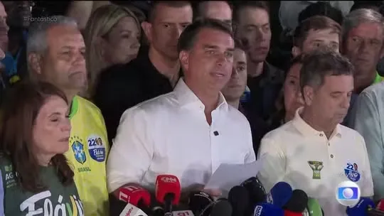 Flávio diz que é inexplicável prorrogação da votação e vai pedir anulação das eleições