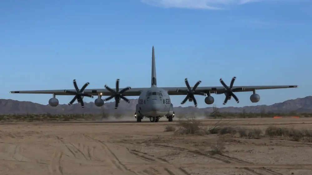Avião militar Lockheed Hércules C-130, da Marinha dos Estados Unidos. (Foto: Divugação, U.S.M.C)